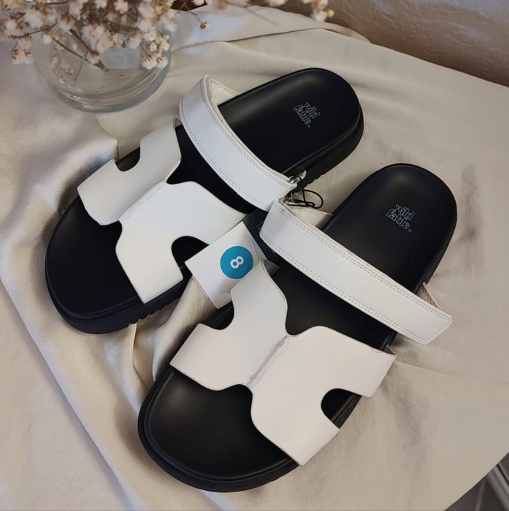 Wild Fable | Women's Hayley Slide Sandals white with black | NWOB! | Size 9